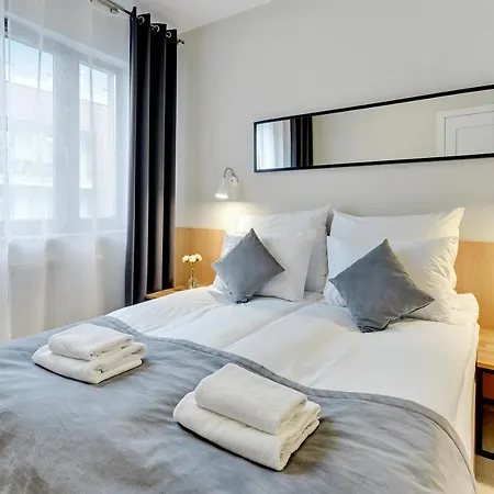 Waterlane Riverside Spa, Pool & Gym By Downtown Lägenhetshotell
