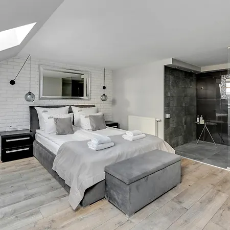 Waterlane Riverside Spa, Pool & Gym By Downtown Lägenhetshotell