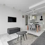 Aparthotel Waterlane Riverside Spa, Pool & Gym By Downtown 4*