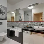 Waterlane Riverside Spa, Pool & Gym By Downtown Aparthotel 4*