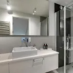 Aparthotel Waterlane Riverside Spa, Pool & Gym By Downtown