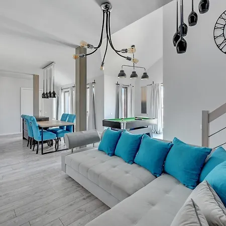 Апарт-отель Waterlane Riverside Spa, Pool & Gym By Downtown 4*