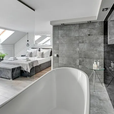 Апарт-отель Waterlane Riverside Spa, Pool & Gym By Downtown