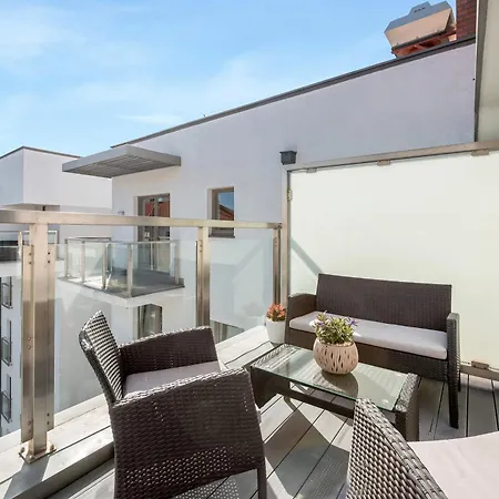 Apartment Waterlane Riverside Spa, Pool & Gym By Downtown