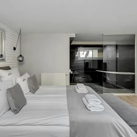 Waterlane Riverside Spa, Pool & Gym By Downtown
