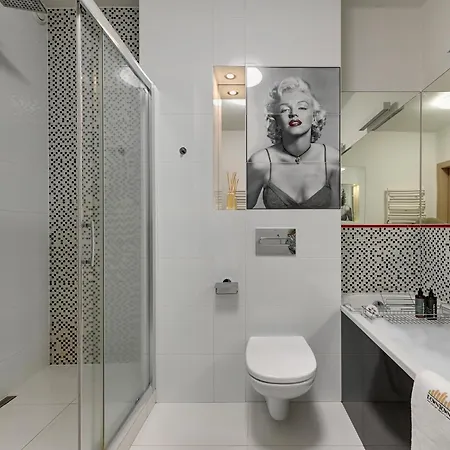 Waterlane Riverside Spa, Pool & Gym By Downtown Aparthotel
