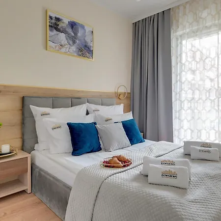 Апарт-отель Waterlane Riverside Spa, Pool & Gym By Downtown