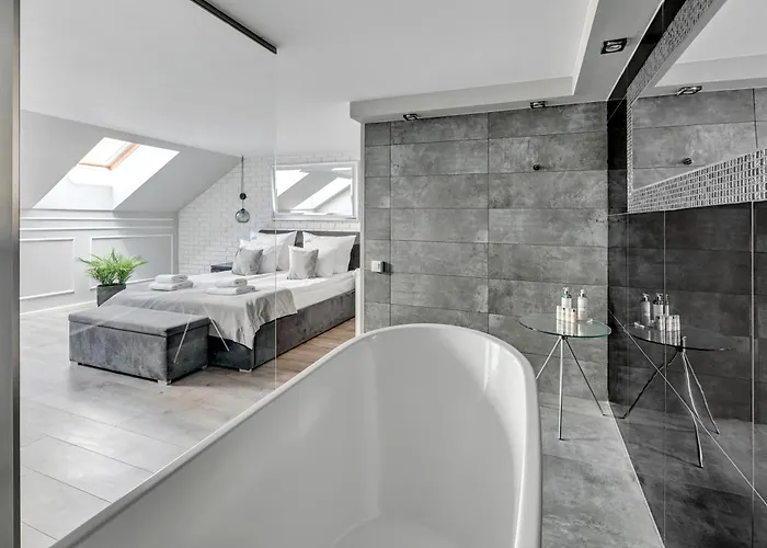 Апарт-отель Waterlane Riverside Spa, Pool & Gym By Downtown