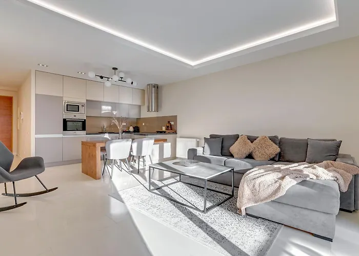 Апарт-отель Waterlane Riverside Spa, Pool & Gym By Downtown
