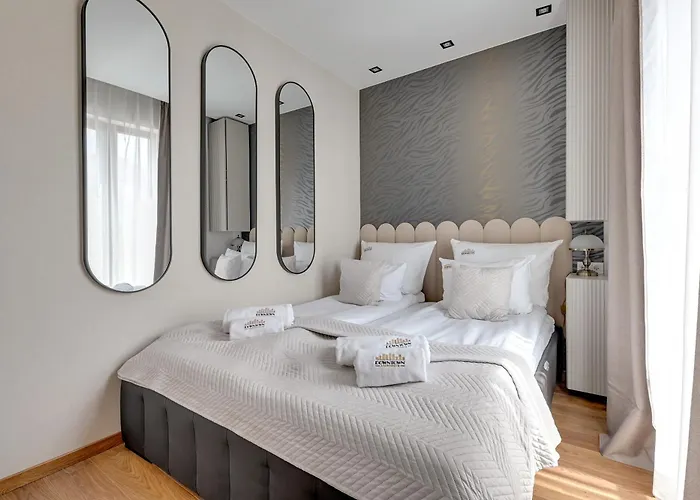 Waterlane Riverside Spa, Pool & Gym By Downtown Apart Otel 4*