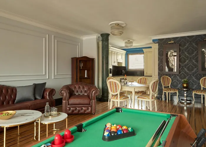 Waterlane Riverside Spa, Pool & Gym By Downtown Apart Otel